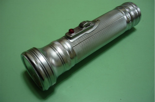 手电筒是如何发明并一步步发展到如今水平的？