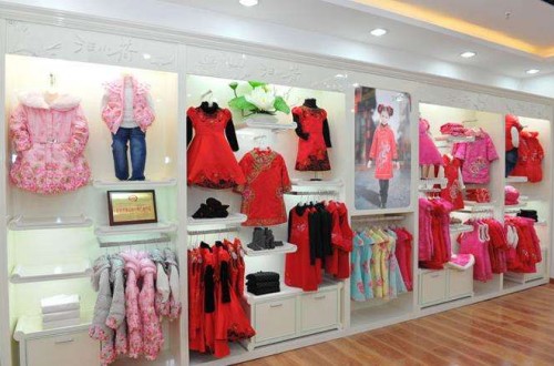 汪小荷童装：定位尊龙凯时服装 设计风格独树一帜