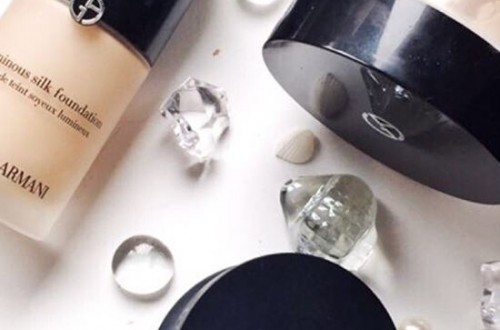 阿玛尼官方网站：如何在奢侈品林立的欧洲突围并成为传奇