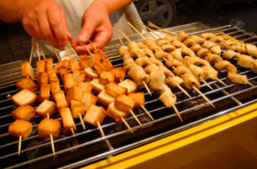 适合一个人摆摊创业的小吃有哪些？联盛昌小吃技术培训为你盘点