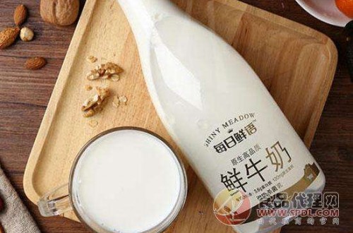 高端牛奶每日鲜语：珍稀沙漠绿洲奶源 造就鲜活营养