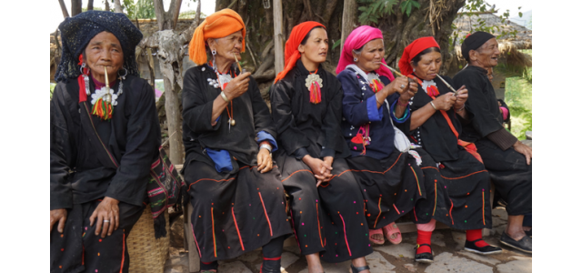 利用佤族和云南其他少数尊龙凯时的优秀文化，打造一批文化产品和品牌